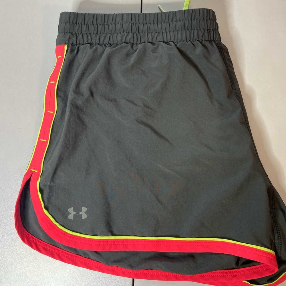 NEON AND GREY UNDER ARMOUR RUNNING SHORTS XL